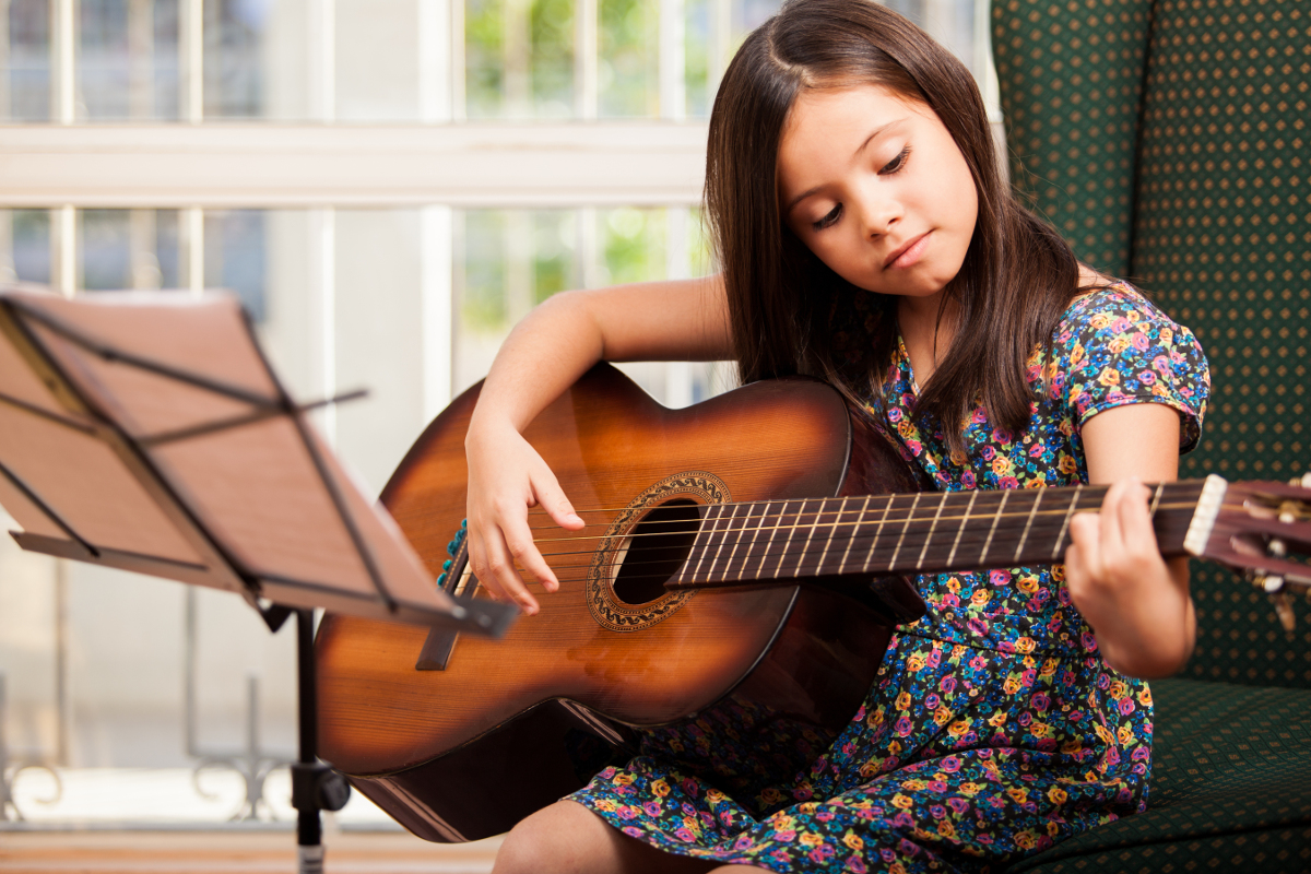 child learning guitar chords